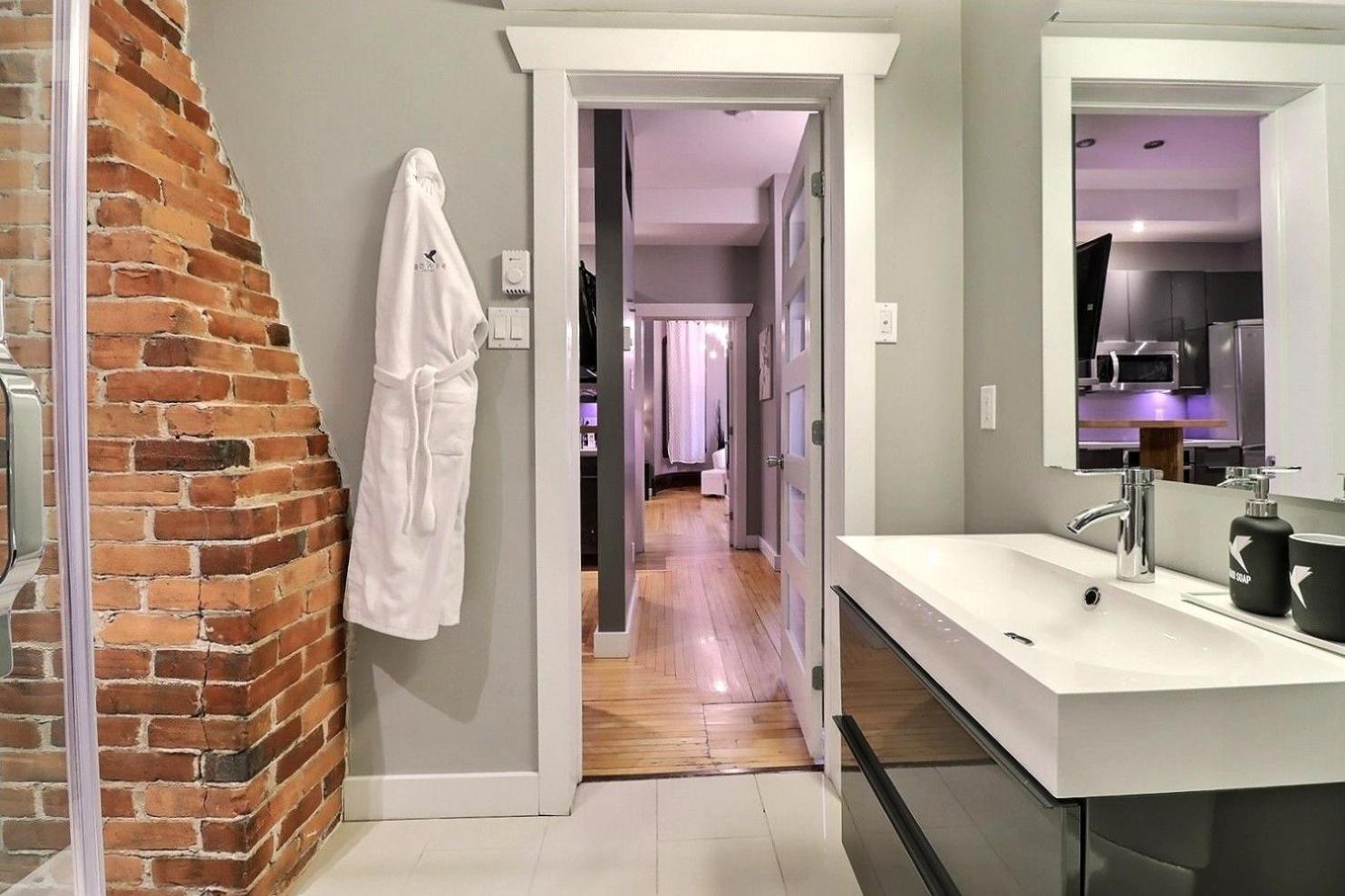 Chateau Queen By Bower Boutique Hotels Moncton Exterior photo