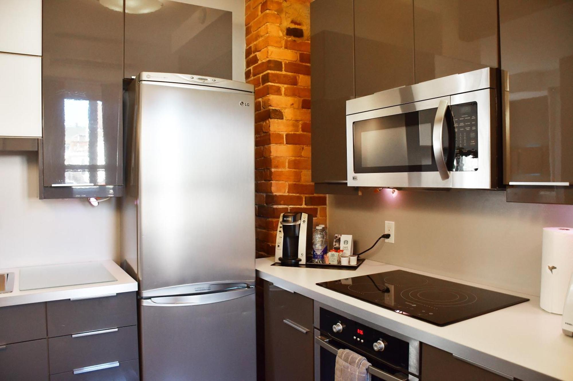 Chateau Queen By Bower Boutique Hotels Moncton Exterior photo
