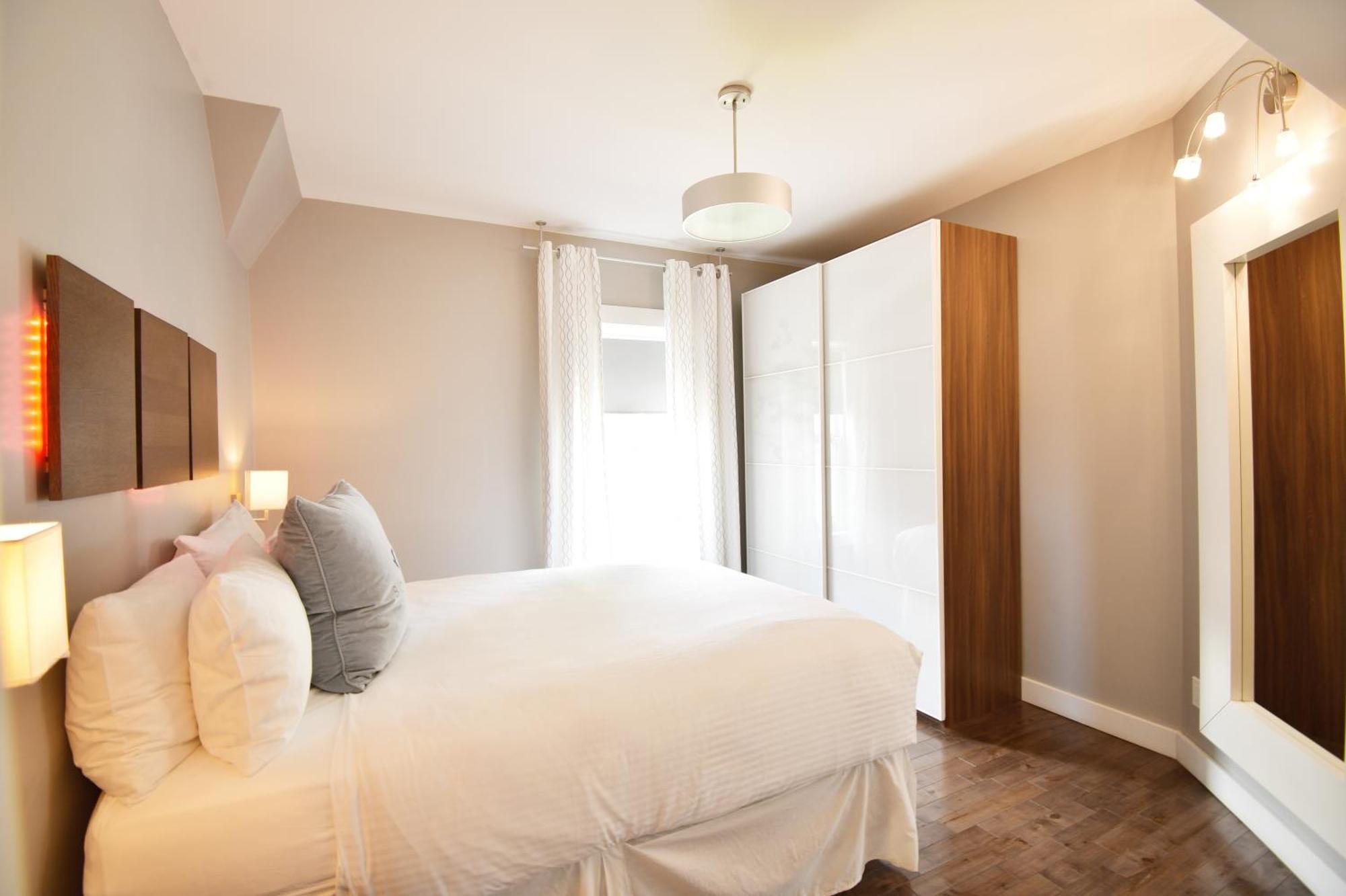 Chateau Queen By Bower Boutique Hotels Moncton Room photo