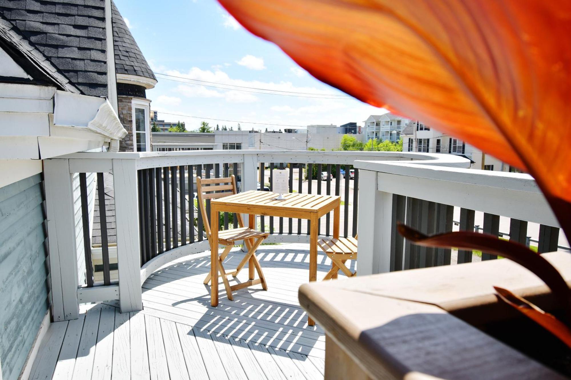 Chateau Queen By Bower Boutique Hotels Moncton Exterior photo